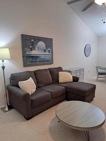 $1,800 | 6531 Southeast Federal Highway, Unit E202, Stuart, FL 34997