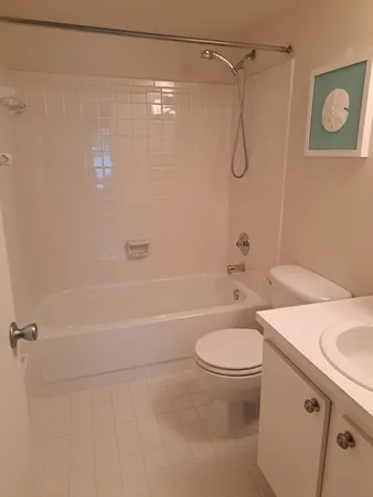 $1,800 | 6531 Southeast Federal Highway, Unit E202, Stuart, FL 34997