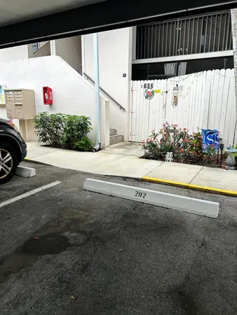 $1,800 | 6531 Southeast Federal Highway, Unit E202, Stuart, FL 34997