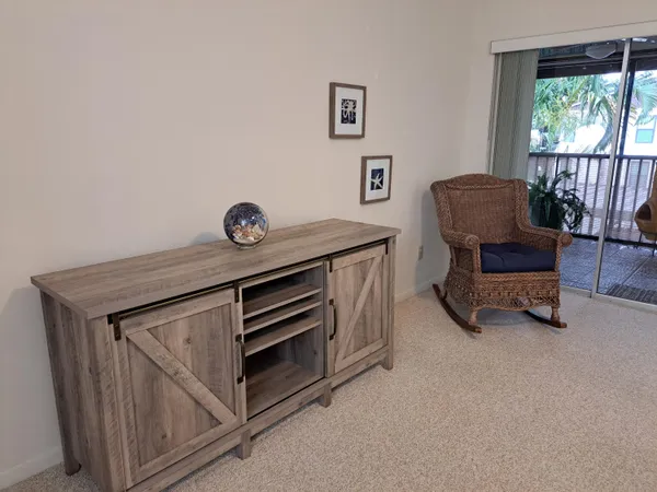 $1,800 | 6531 Southeast Federal Highway, Unit E202, Stuart, FL 34997