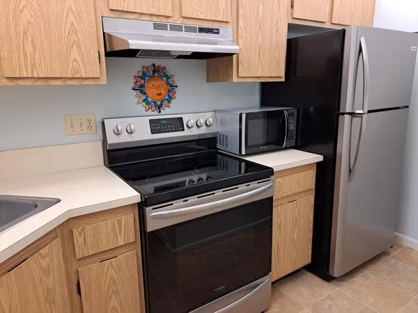 $1,800 | 6531 Southeast Federal Highway, Unit E202, Stuart, FL 34997