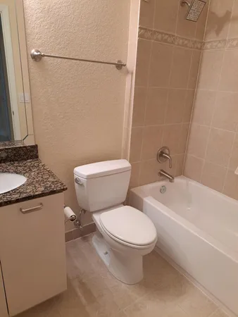 $1,800 | 6531 Southeast Federal Highway, Unit E202, Stuart, FL 34997