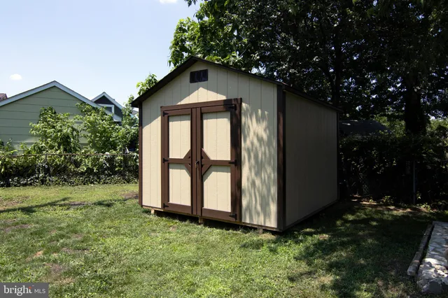 a view of empty room with lot of stuff