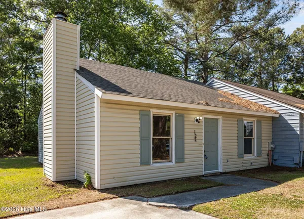 $1,075 | 122 Corey Circle, Jacksonville, NC 28546