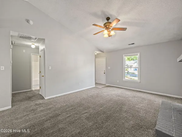 $1,075 | 122 Corey Circle, Jacksonville, NC 28546