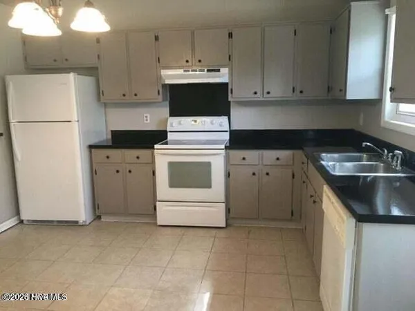 $1,075 | 122 Corey Circle, Jacksonville, NC 28546