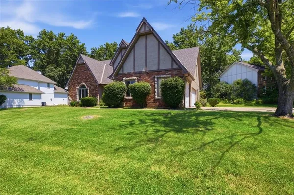 $385,000 | 2227 Southwest Park Ave Circle, Blue Springs, MO 64015