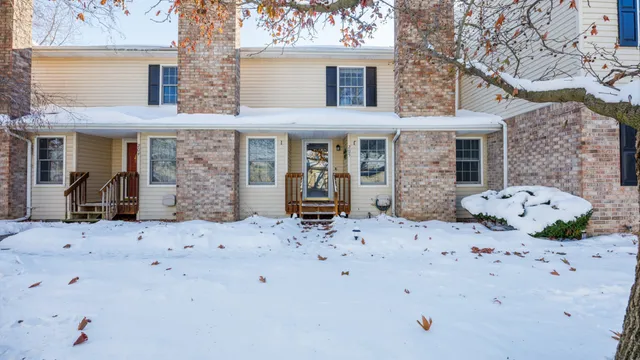 $159,900 | 903 North Linden Street, Unit 205, Normal, IL 61761