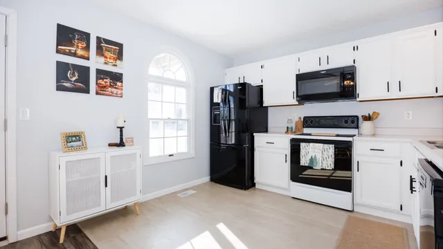 $159,900 | 903 North Linden Street, Unit 205, Normal, IL 61761