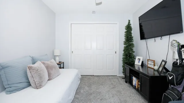 $159,900 | 903 North Linden Street, Unit 205, Normal, IL 61761