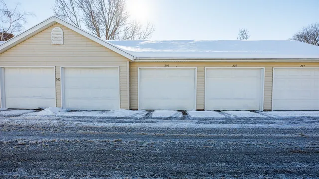 $159,900 | 903 North Linden Street, Unit 205, Normal, IL 61761