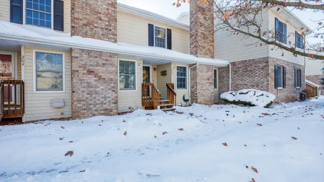 $159,900 | 903 North Linden Street, Unit 205, Normal, IL 61761