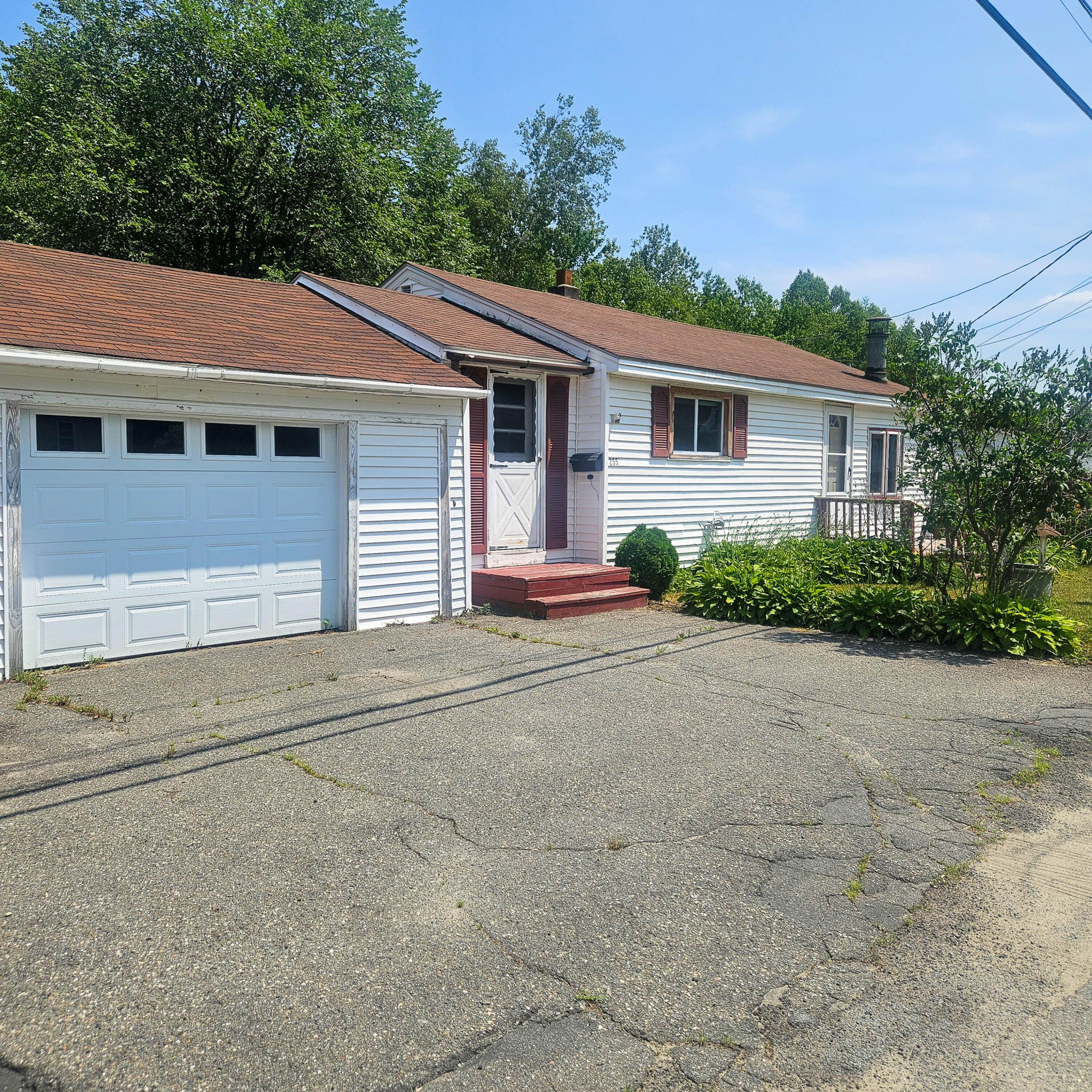 255 Bates Street Millinocket, ME 04462 - Photo 2 of 27 3