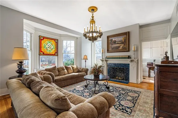 $1,349,000 | 1 Hawthorne Place, Independence, MO 64052