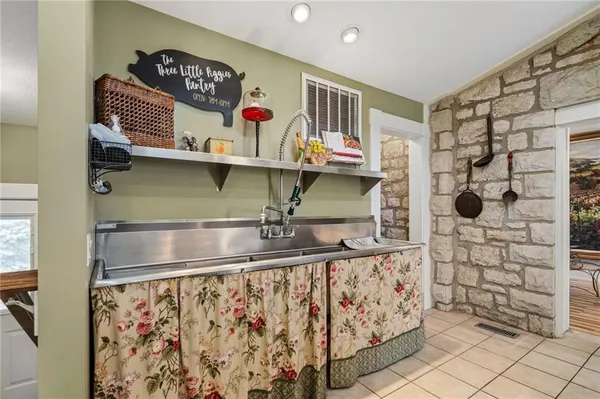 $1,425,000 | 1 Hawthorne Place, Independence, MO 64052