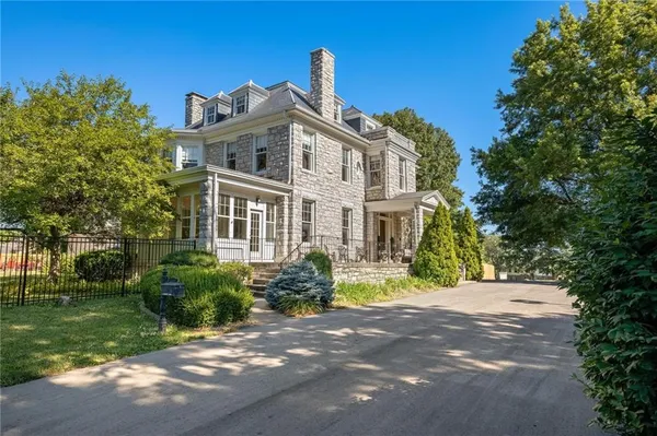 $1,349,000 | 1 Hawthorne Place, Independence, MO 64052