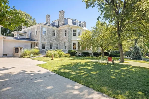 $1,349,000 | 1 Hawthorne Place, Independence, MO 64052