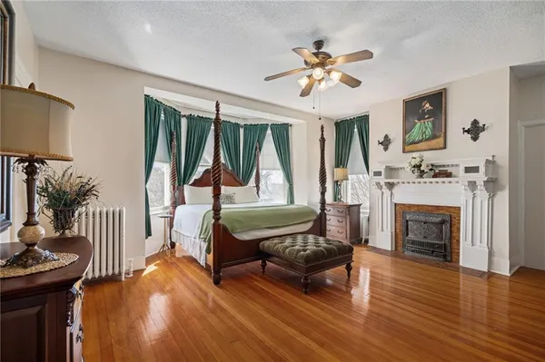 $1,425,000 | 1 Hawthorne Place, Independence, MO 64052