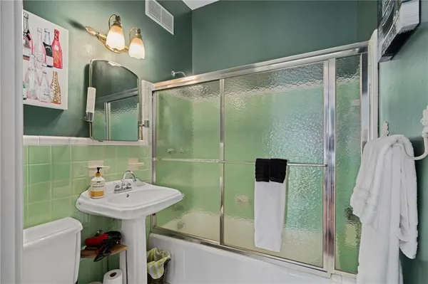 $1,425,000 | 1 Hawthorne Place, Independence, MO 64052