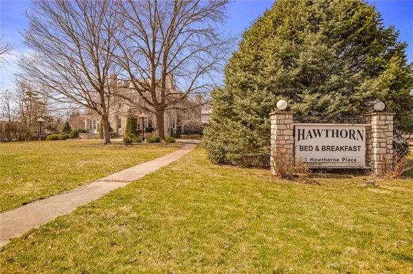 $1,425,000 | 1 Hawthorne Place, Independence, MO 64052
