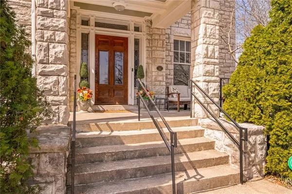 $1,425,000 | 1 Hawthorne Place, Independence, MO 64052
