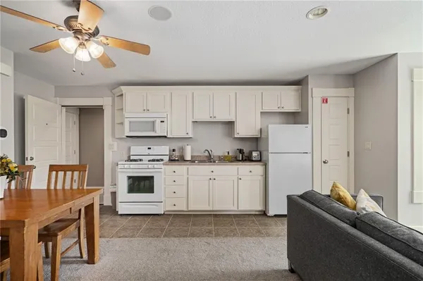 $1,425,000 | 1 Hawthorne Place, Independence, MO 64052