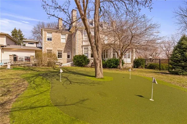 $1,425,000 | 1 Hawthorne Place, Independence, MO 64052