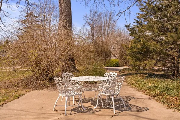 $1,349,000 | 1 Hawthorne Place, Independence, MO 64052