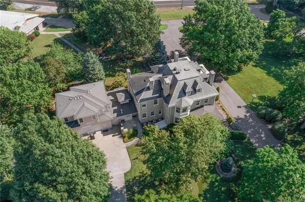 $1,349,000 | 1 Hawthorne Place, Independence, MO 64052