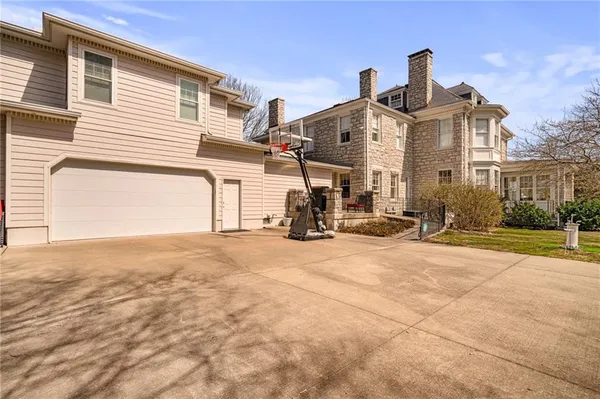 $1,425,000 | 1 Hawthorne Place, Independence, MO 64052