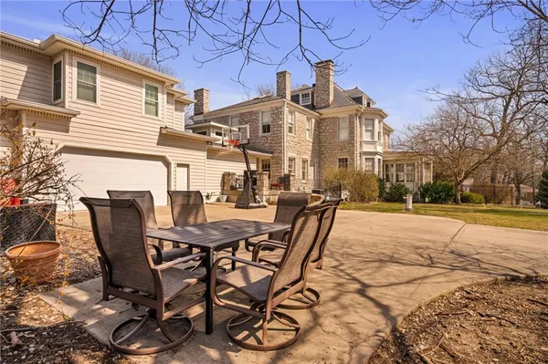 $1,349,000 | 1 Hawthorne Place, Independence, MO 64052