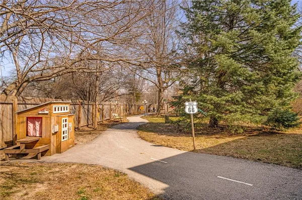 $1,425,000 | 1 Hawthorne Place, Independence, MO 64052