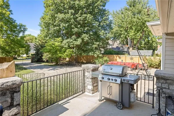 $1,349,000 | 1 Hawthorne Place, Independence, MO 64052
