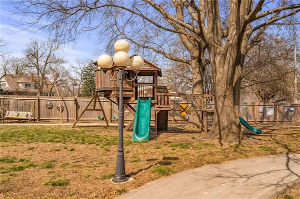 $1,349,000 | 1 Hawthorne Place, Independence, MO 64052