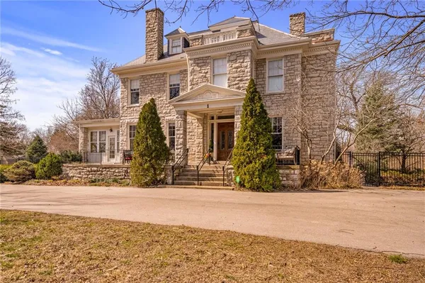 $1,349,000 | 1 Hawthorne Place, Independence, MO 64052