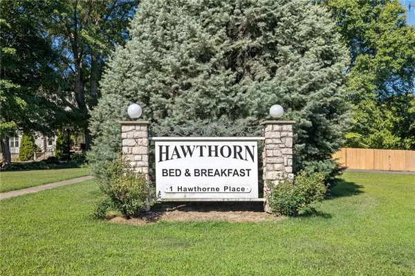 $1,349,000 | 1 Hawthorne Place, Independence, MO 64052