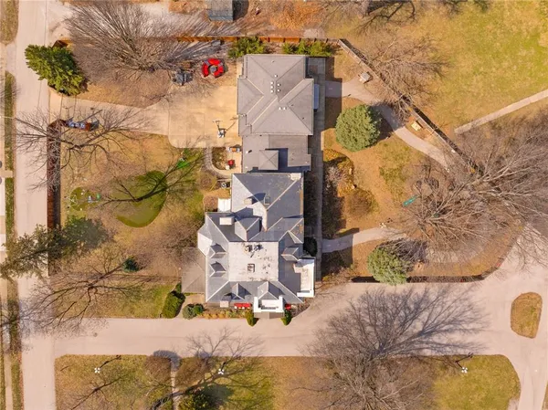 $1,349,000 | 1 Hawthorne Place, Independence, MO 64052