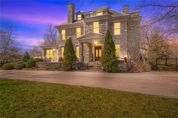 $1,349,000 | 1 Hawthorne Place, Independence, MO 64052