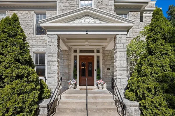 $1,349,000 | 1 Hawthorne Place, Independence, MO 64052
