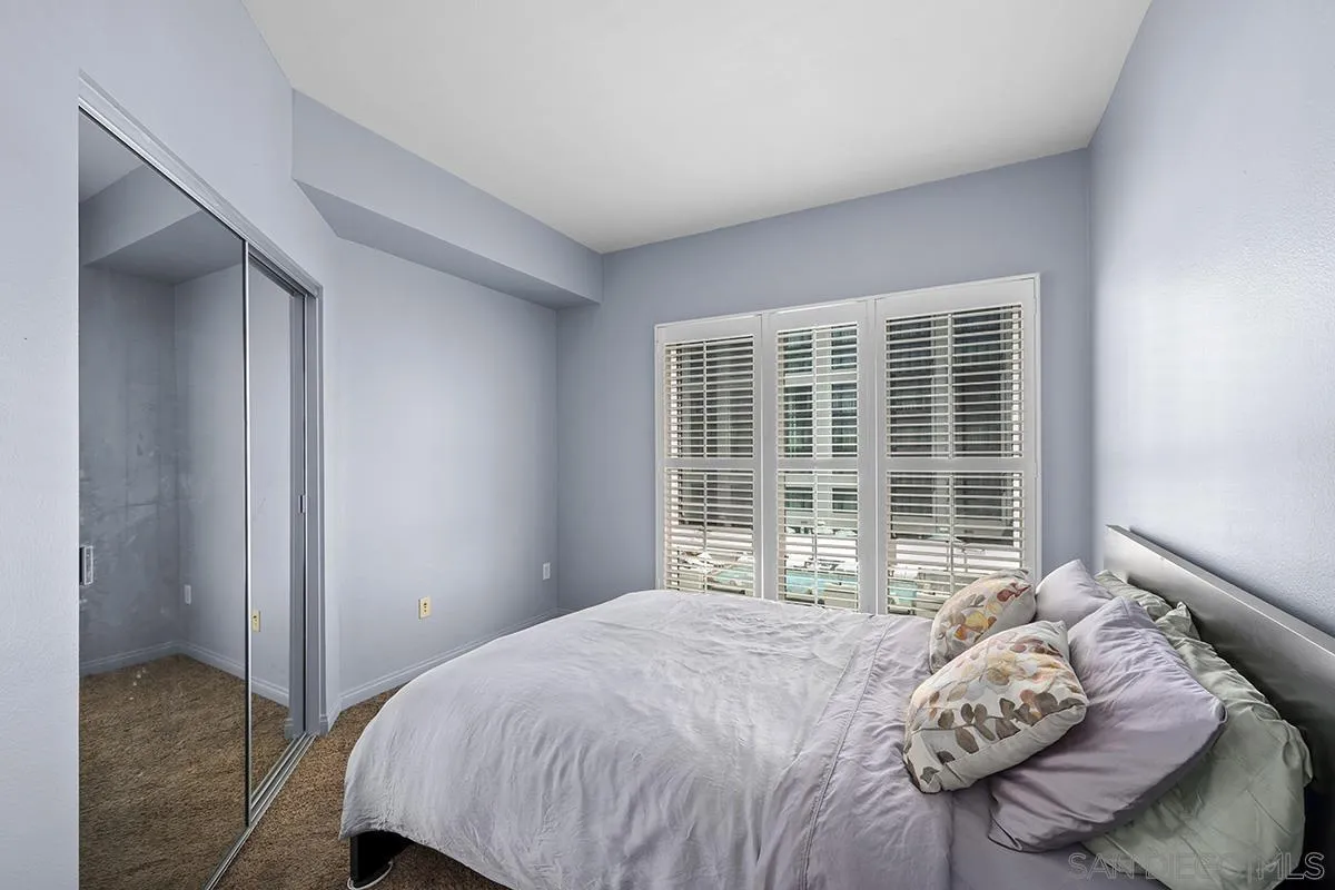 450 J Street, Unit 7071 San Diego, CA 92101 - Photo 17 of 33 a bedroom with a bed and a window