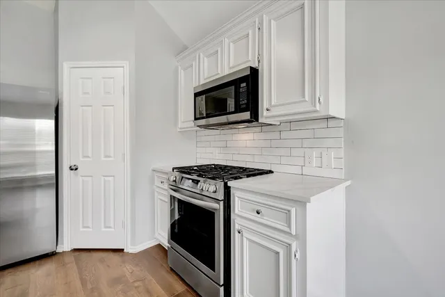 $2,350 | 3915 Summerfield Drive, Pearland, TX 77584