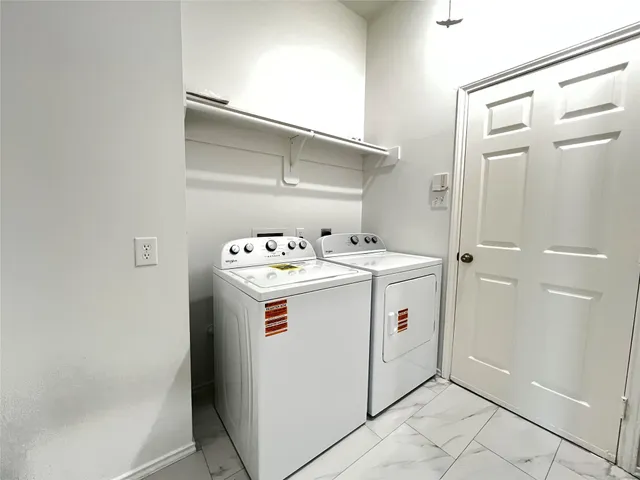 $2,350 | 3915 Summerfield Drive, Pearland, TX 77584