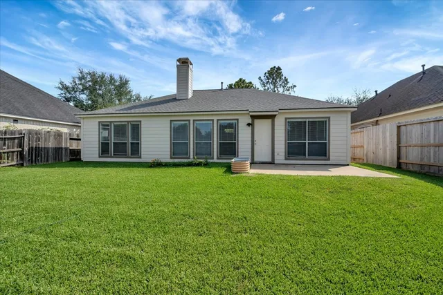 $2,350 | 3915 Summerfield Drive, Pearland, TX 77584