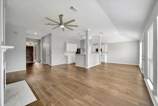 $2,350 | 3915 Summerfield Drive, Pearland, TX 77584