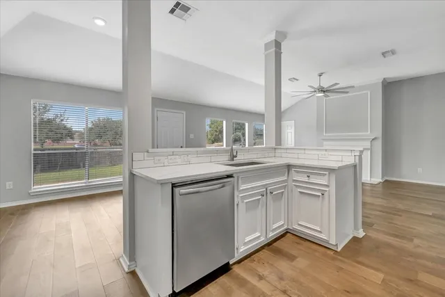 $2,350 | 3915 Summerfield Drive, Pearland, TX 77584