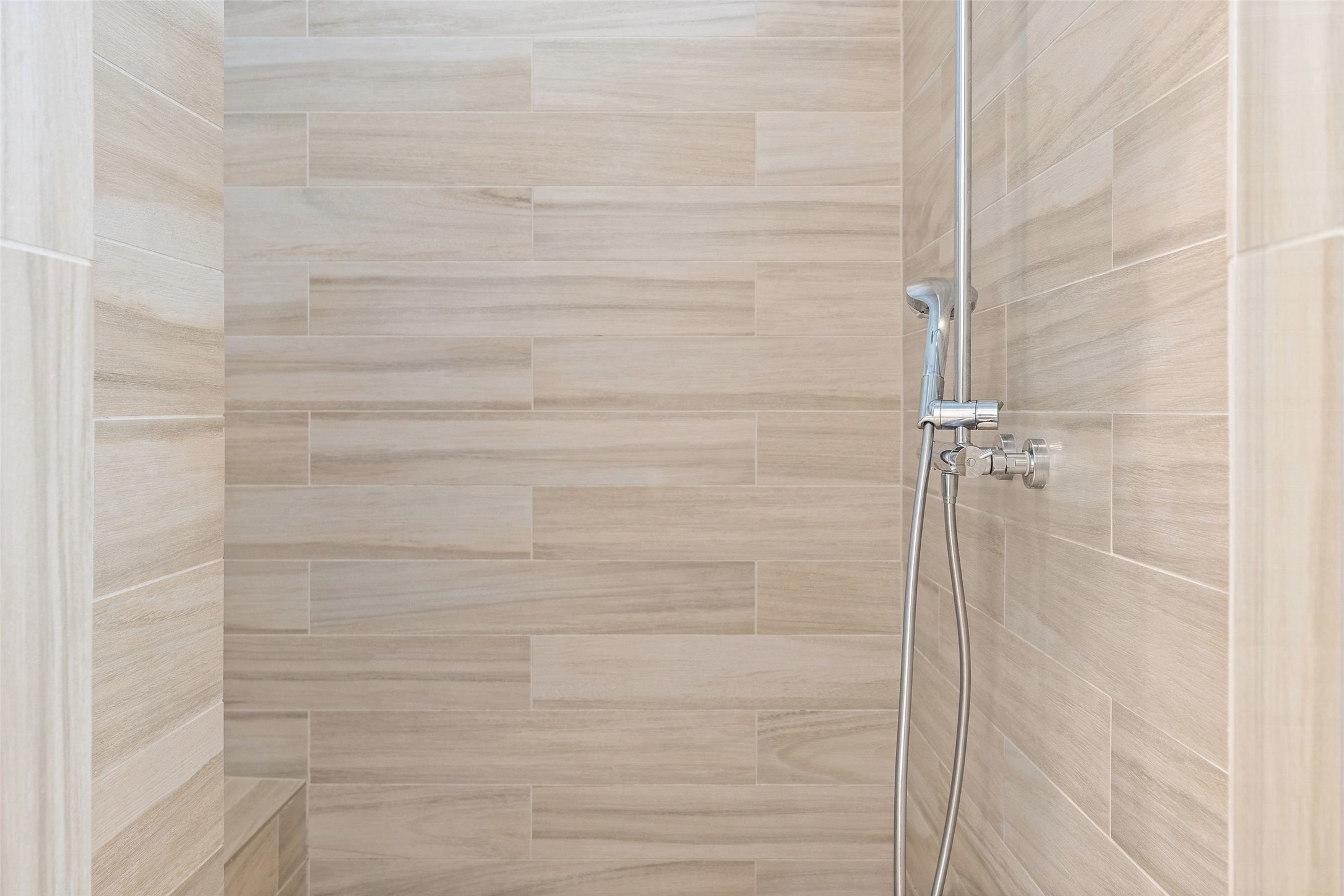 6104 Florencia Lane Austin, TX 78724 - Photo 22 of 31 Bathroom featuring tiled shower