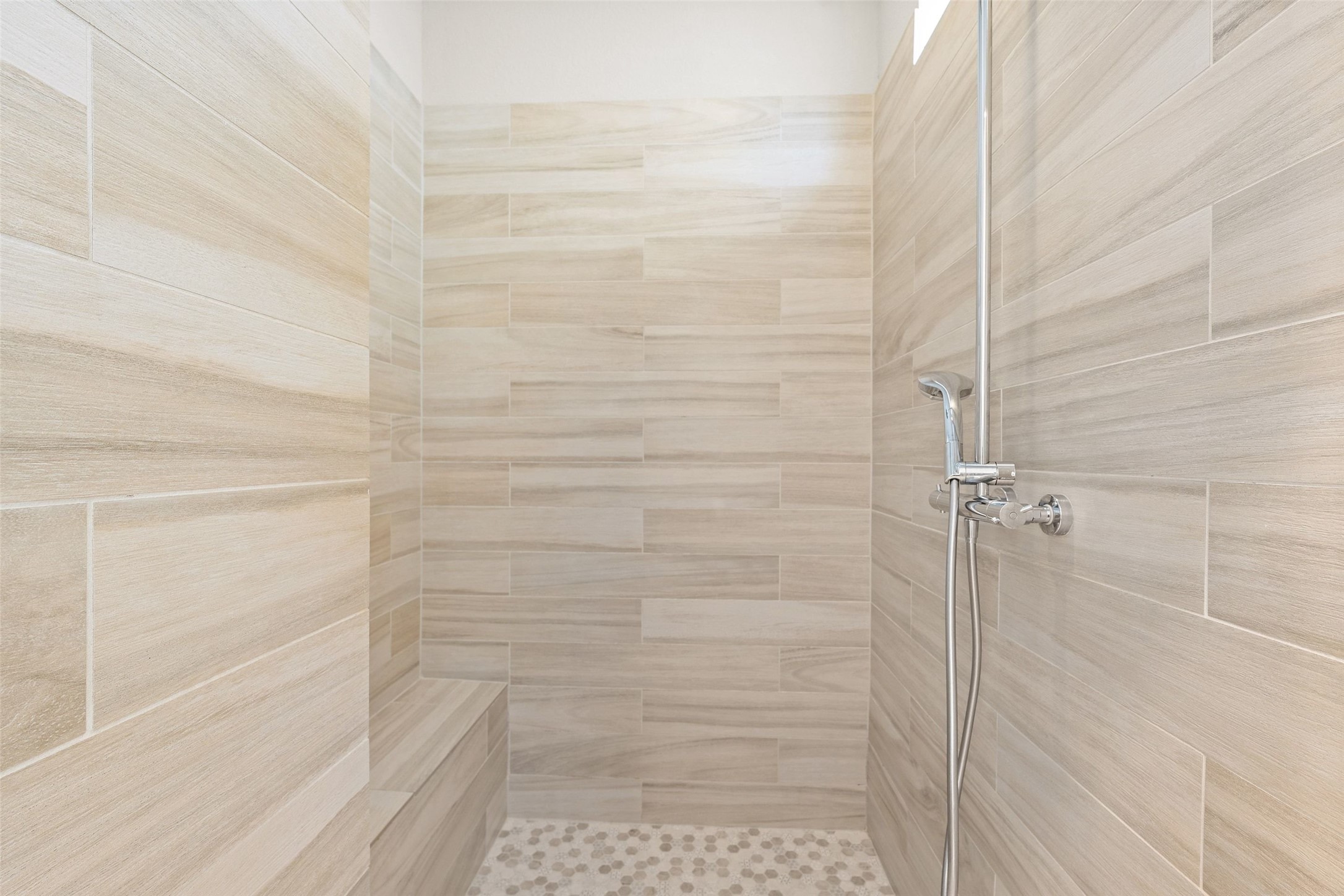 6104 Florencia Lane Austin, TX 78724 - Photo 23 of 31 Bathroom featuring a tile shower
