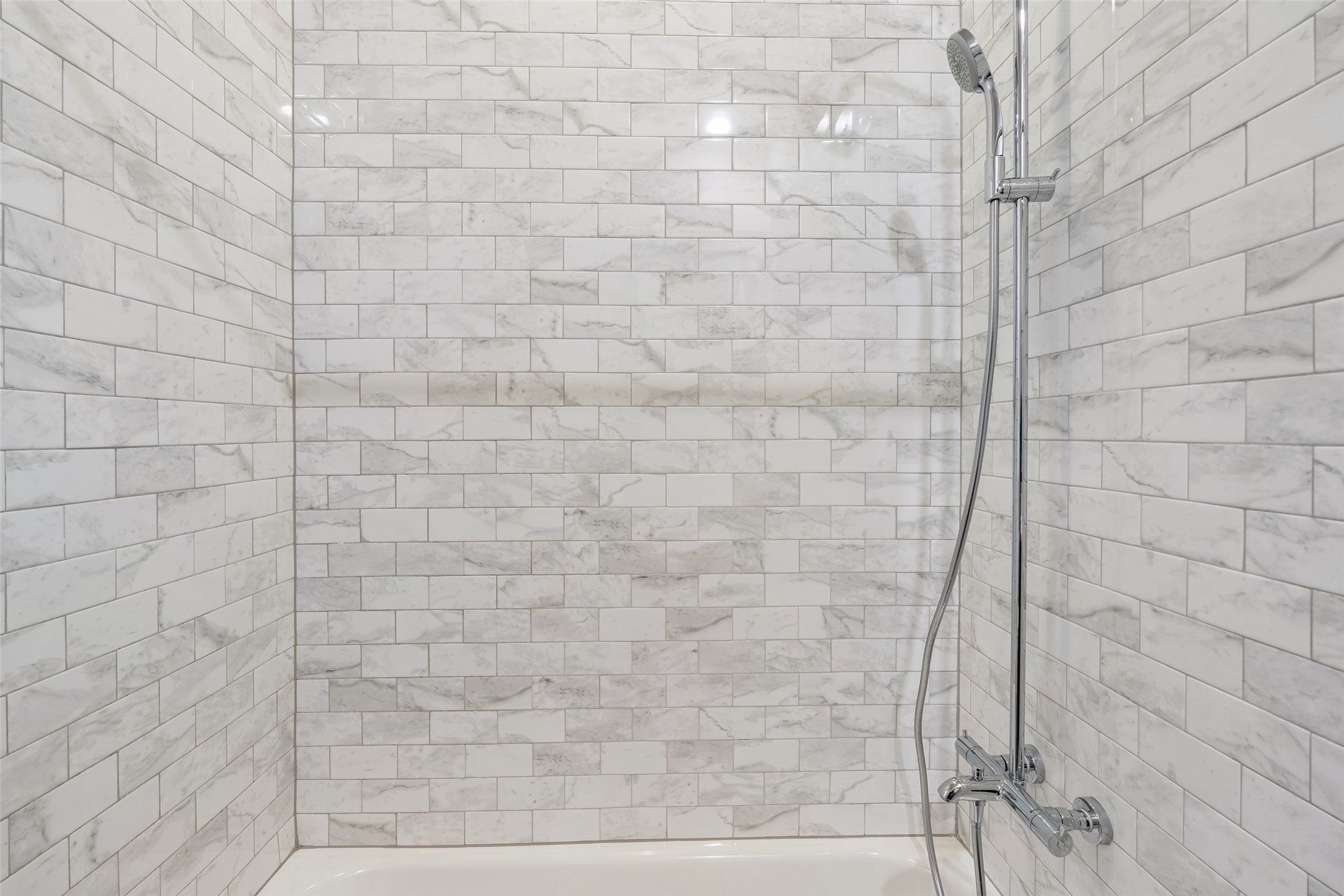 6104 Florencia Lane Austin, TX 78724 - Photo 8 of 31 Bathroom with tub / shower combination