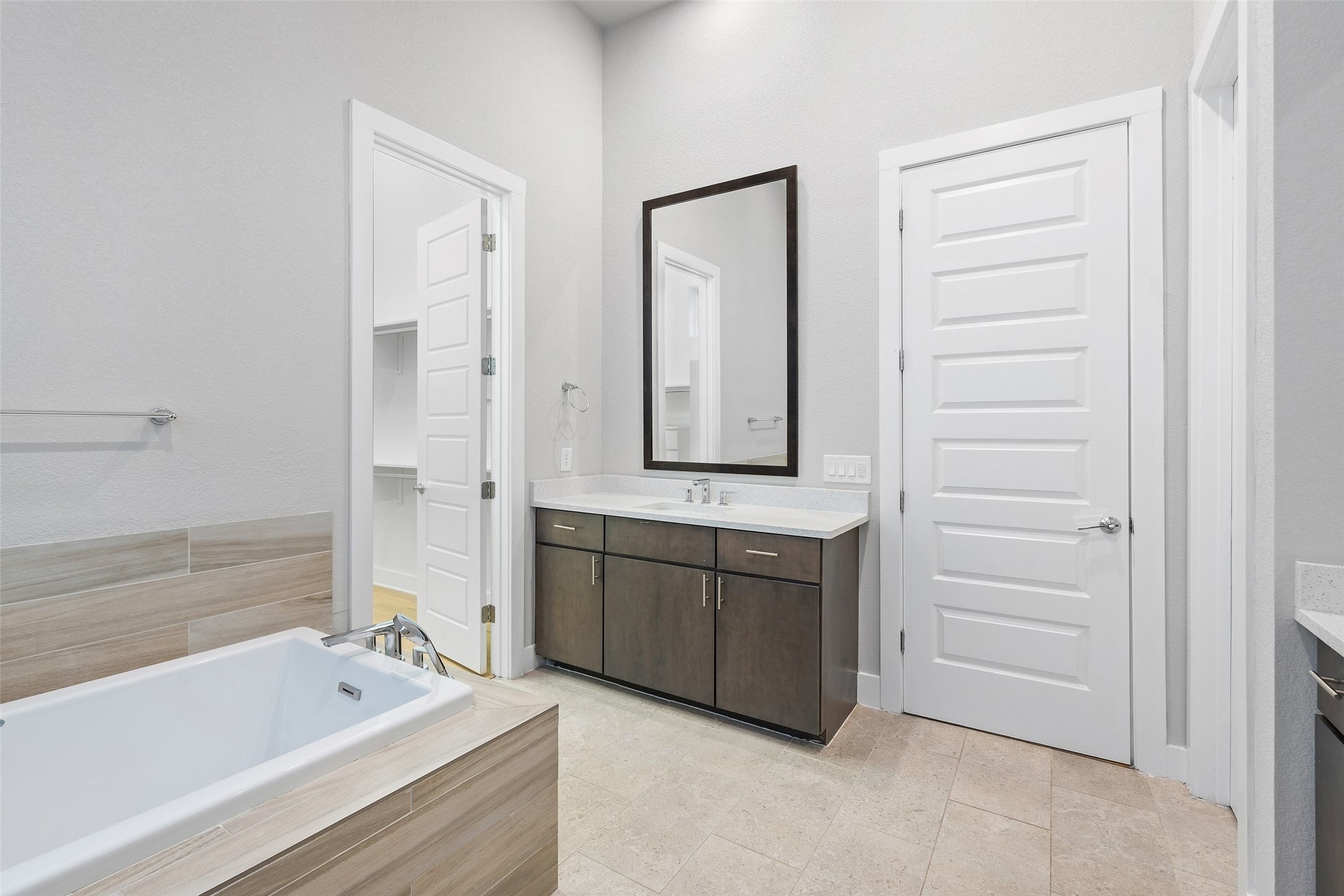 6104 Florencia Lane Austin, TX 78724 - Photo 10 of 31 Full bathroom featuring a garden tub and vanity
