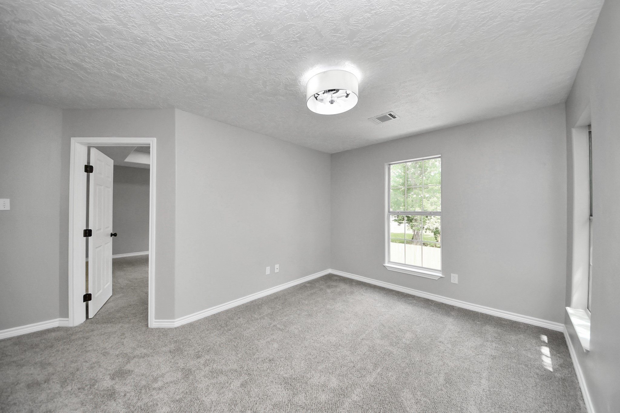 1105 East Kyle Road Clute, TX 77531 - Photo 21 of 44 The upstairs game room features two large windows gives plenty of natural light.